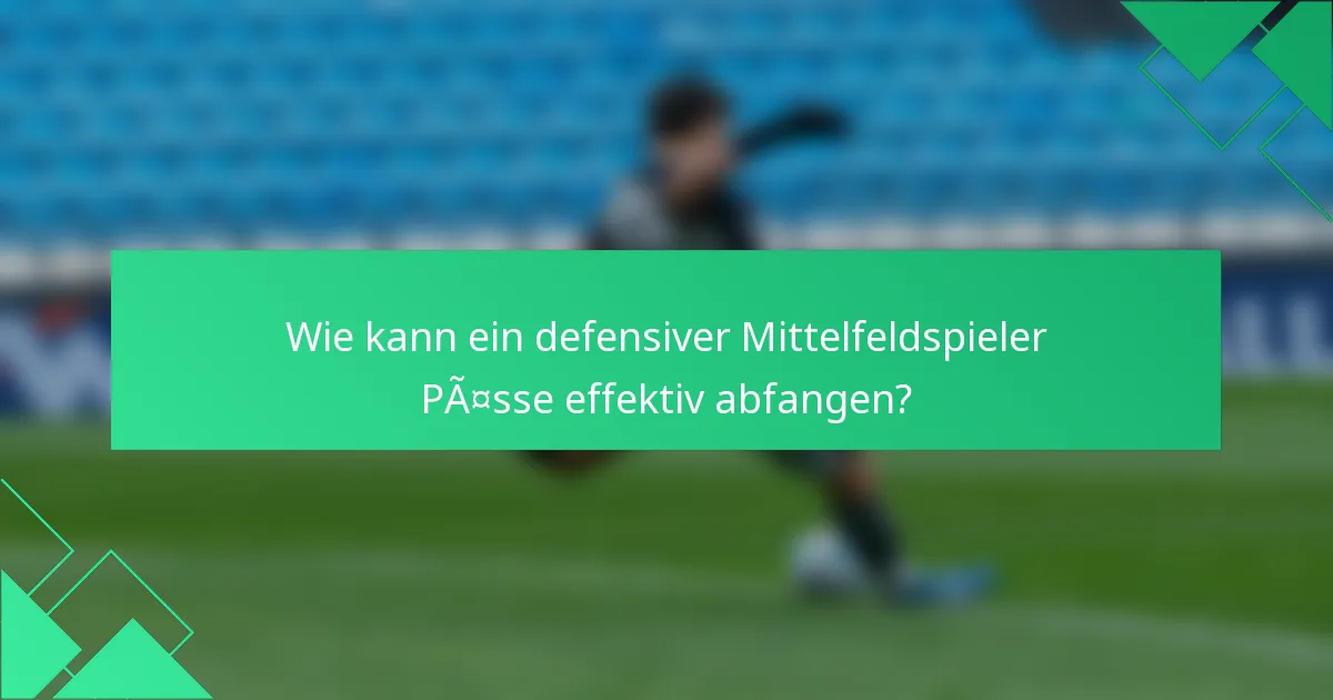 Wie kann ein defensiver Mittelfeldspieler Pässe effektiv abfangen?